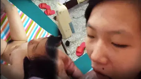 私拍流出高中少女与男友啪啪手持相机拍摄性爱自拍流出_多视角多姿势拍摄_表情销魂招操_完美露脸